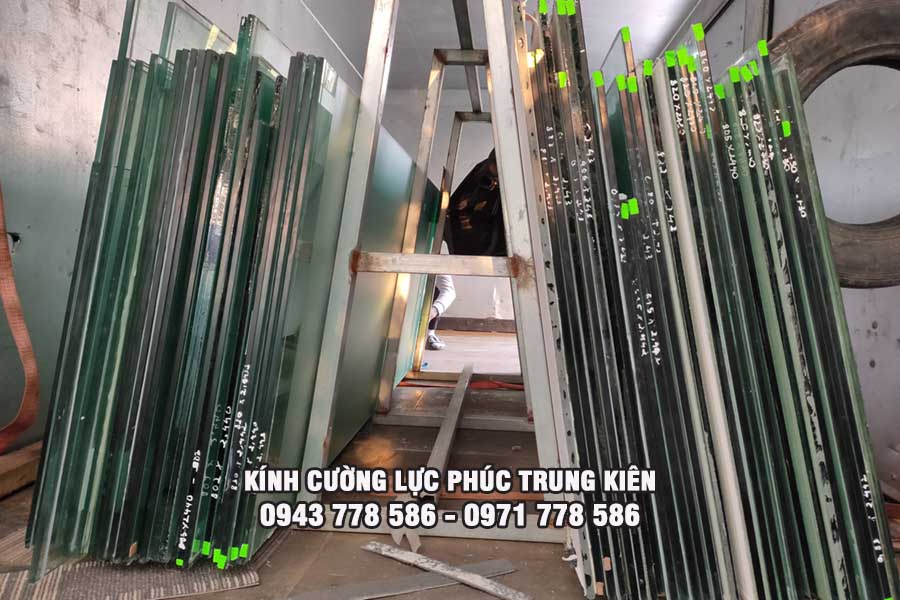 quy trình lắp đặt kính cường lực